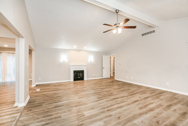 Building Photo - 705 Firethorn Cir