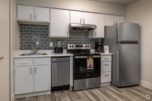 1BR, 1BA - 560SF - Kitchen - Vista Montana Apartments