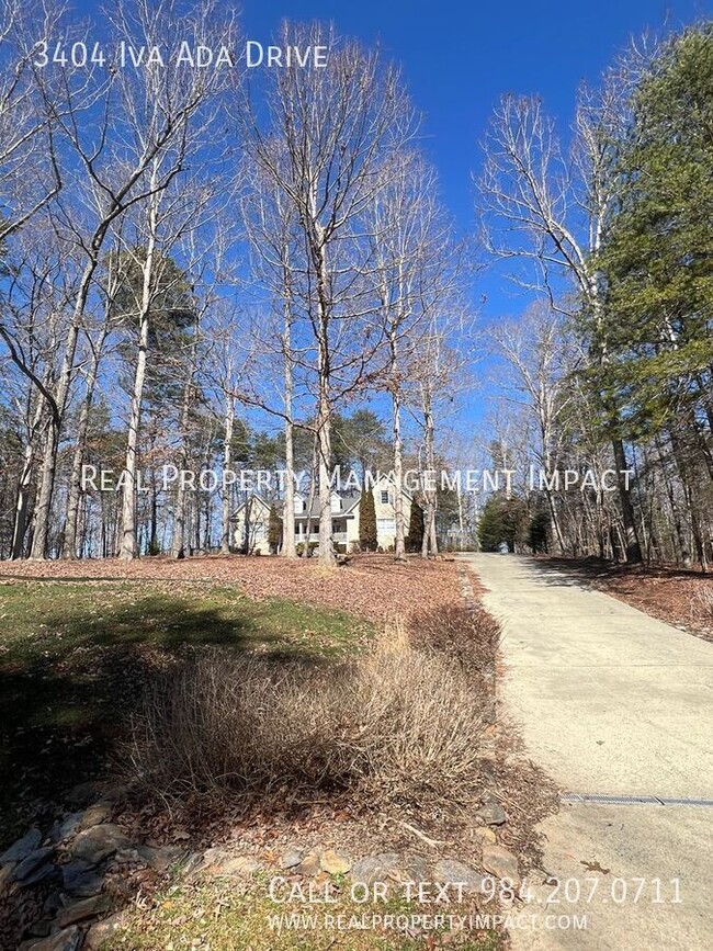 Foto del edificio - Spacious 3 Bedroom 3 Bath Wooded Oasis in ...