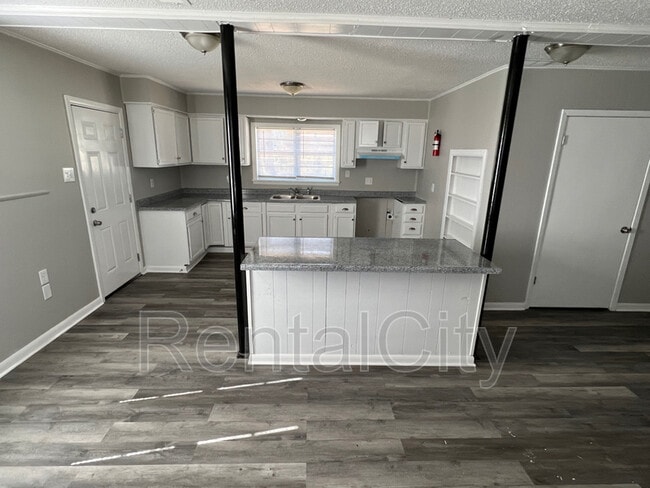 Building Photo - 2547 Courtney Dr