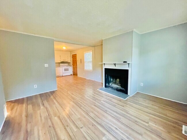 Foto del edificio - 4341 N Sharon Amity Rd
