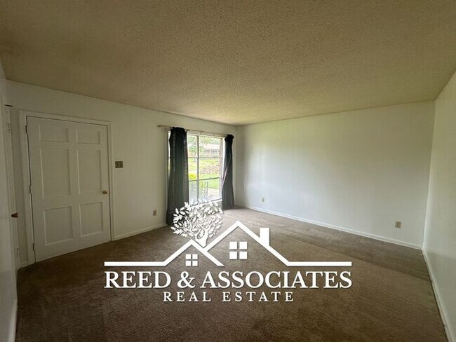 Building Photo - 3 Bedroom in White Haven - Coro Lake!