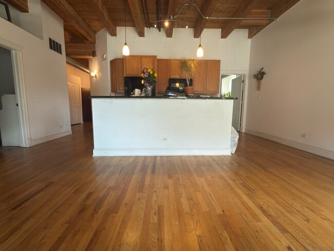 Building Photo - 500 N Damen Ave