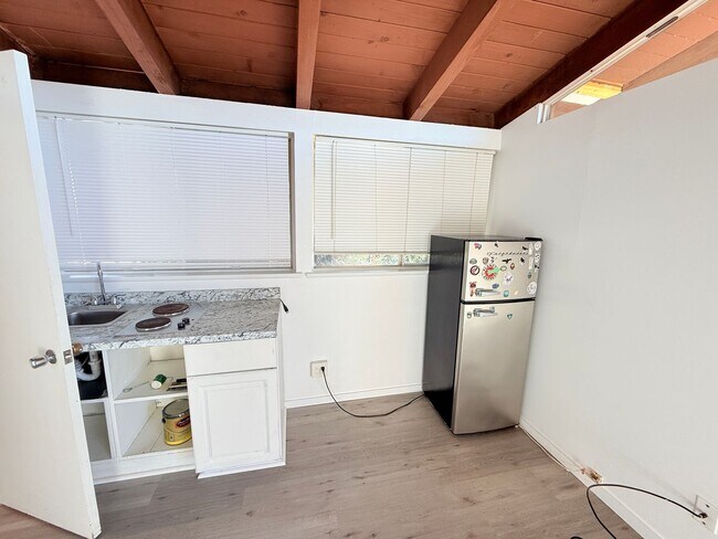 Foto del edificio - 401 N Lupine St