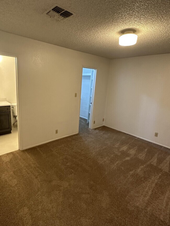 Building Photo - 9001 W Elm St