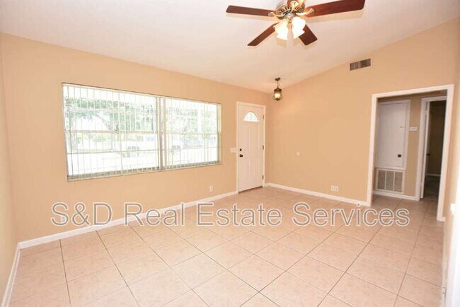 Foto del edificio - 612 Lake Ned Rd