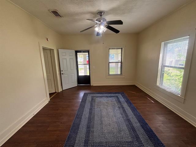 Foto del edificio - 376 W Walters St