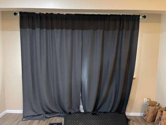 Building Photo - 2BEDROOM 1.5 BATH TOWNHOME - EAST BREMERTON