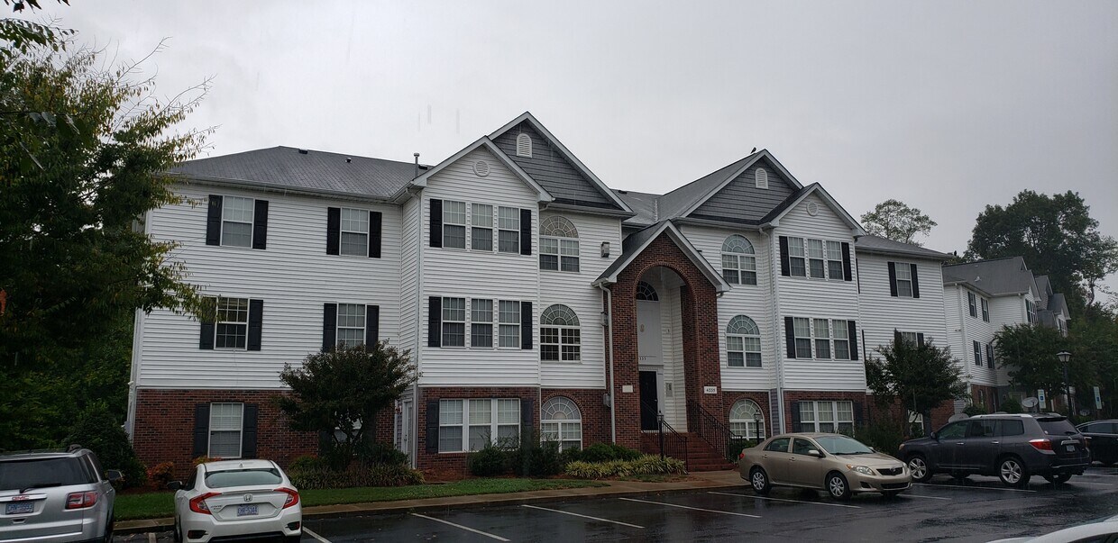 4335 Cedarcroft Ct Unit 2C, Greensboro, NC 27409 Condo for Rent in