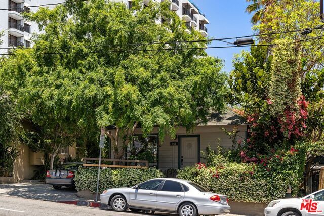 Building Photo - 968 N San Vicente Blvd