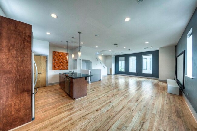 Building Photo - 2310 Union St