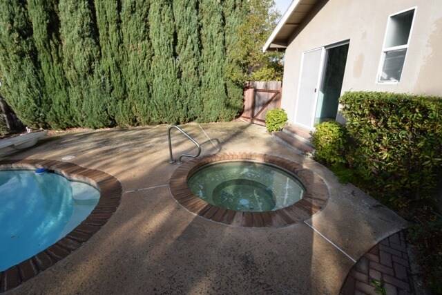 Foto del edificio - 4338 Alderwood Way
