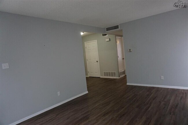 Building Photo - 1611 Bell St