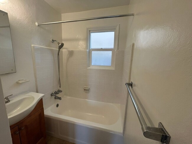 Building Photo - Vintage Charm in Cortez Hills!
