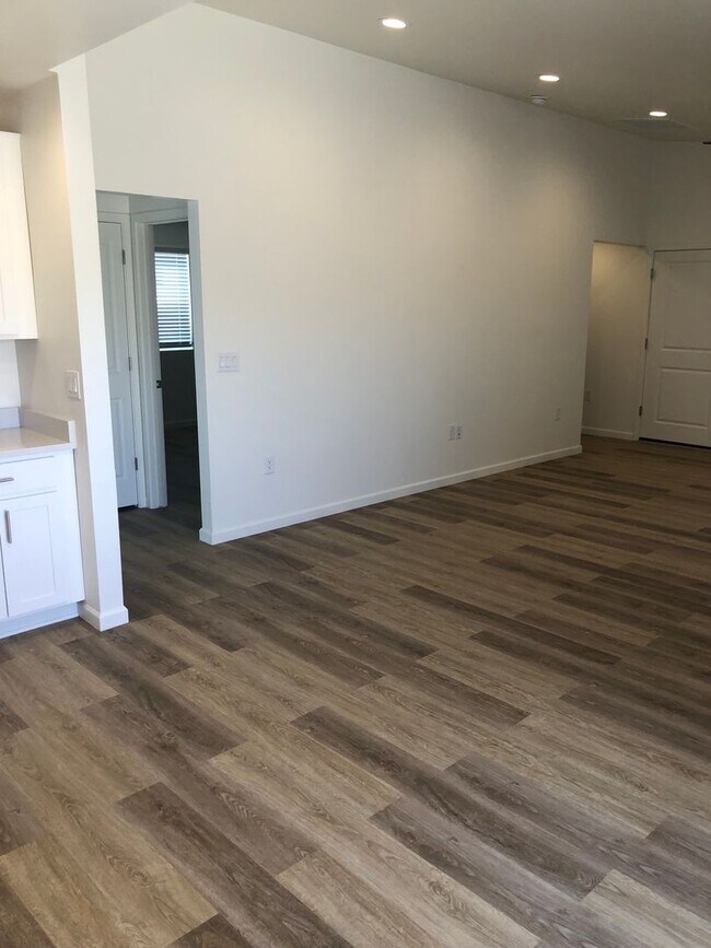 Building Photo - 2405 S Clovis Place-