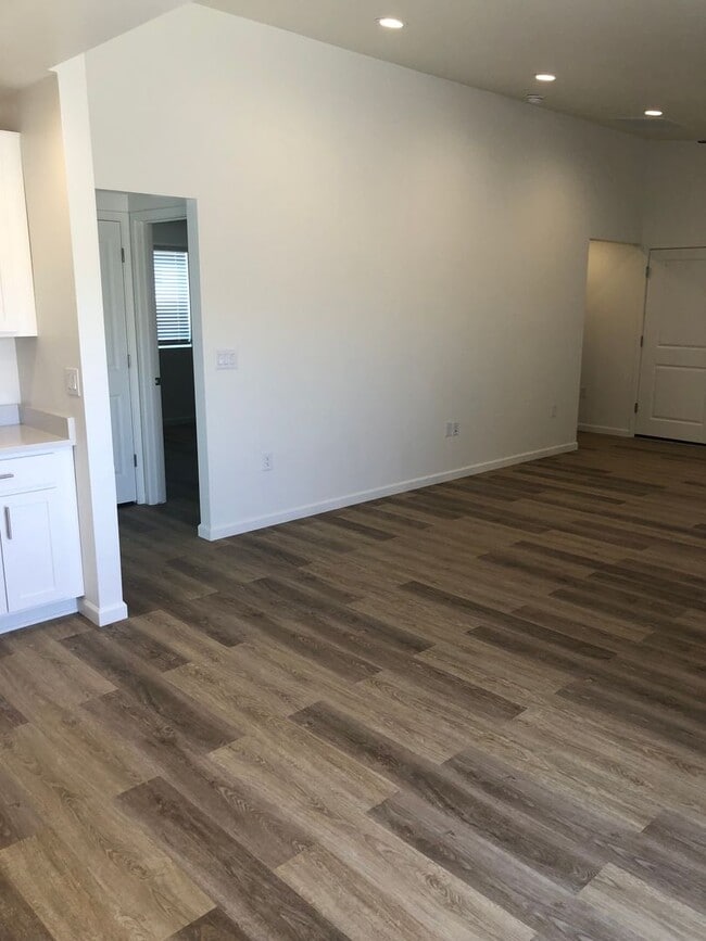 Foto del edificio - 2405 S Clovis Place-