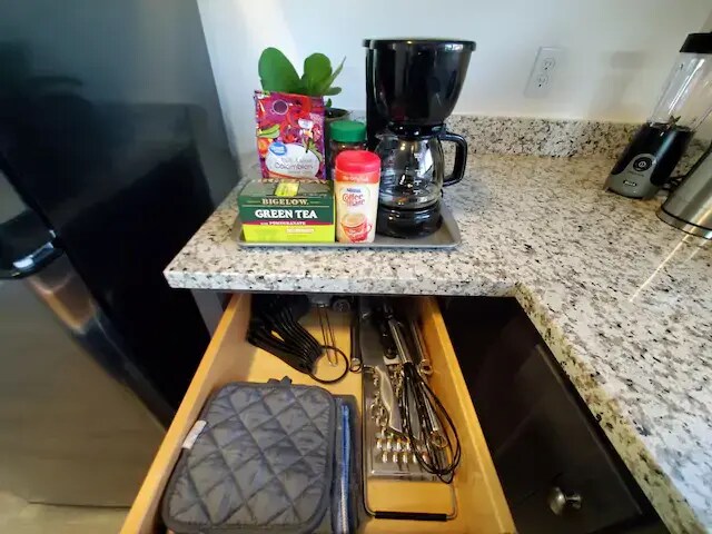 Kitchen Essentials include pots and pans - 17 Webster St