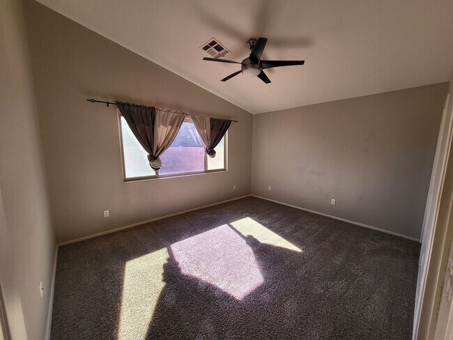 Foto del edificio - COMING SOON...EXCELLENT 3 BED 2 BATH HOME ...