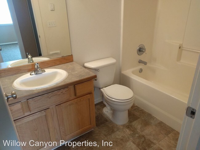 Foto del edificio - 808 SE Maui Ln