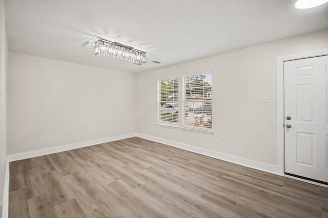 Building Photo - 431 Laurel Timbers Dr