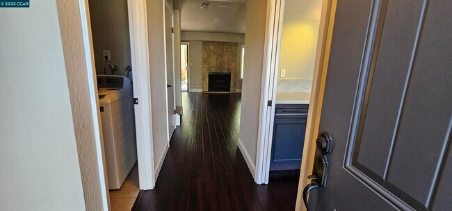 Foto del edificio - 1597 Ashwood Dr