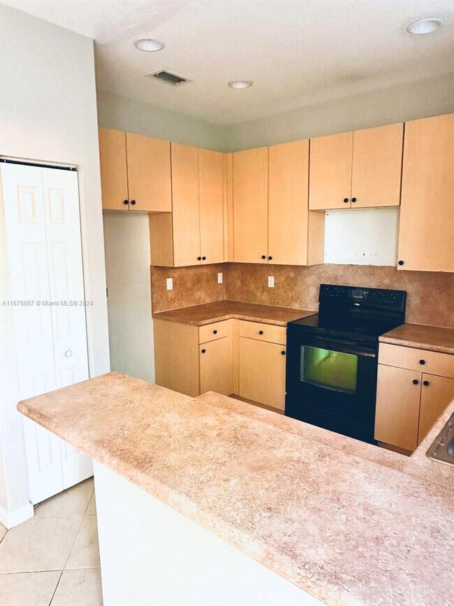 Building Photo - 1706 SW Via Rossa
