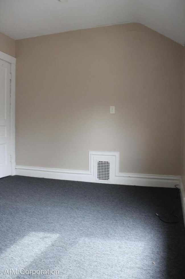 Building Photo - 808 W Walnut St