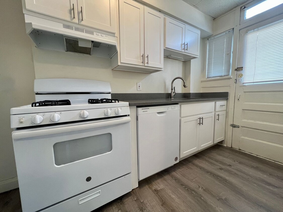 Beautiful 2BR Duplex in a Great Oakland Lo... - Beautiful 2BR Duplex in a Great Oakland Lo...