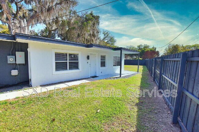 Foto del edificio - 3032 Spirit Lake Dr
