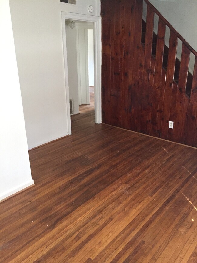 Foto del edificio - 1005 Nancy Ln SE