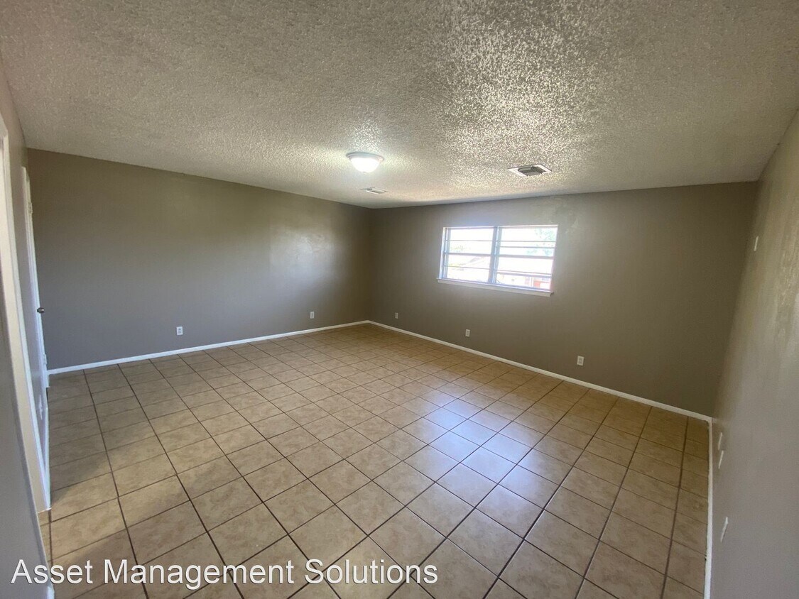Primary Photo - 7 br, 3.5 bath House - 2624 SW 57th St