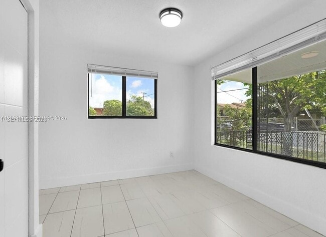 Foto del edificio - 1918 NW 19th Ave