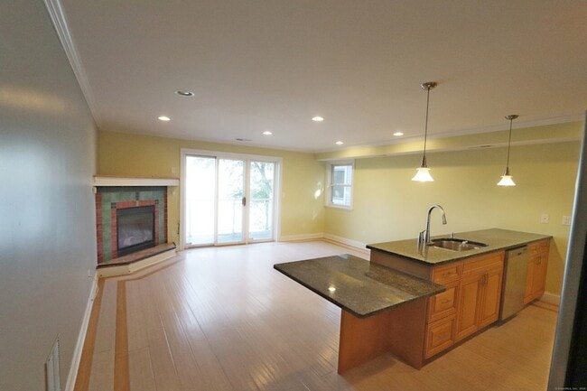 Building Photo - 764 Quinnipiac Ave