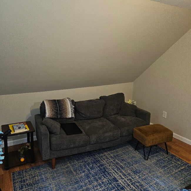 Den/livingroom - 37 Sunset Ave