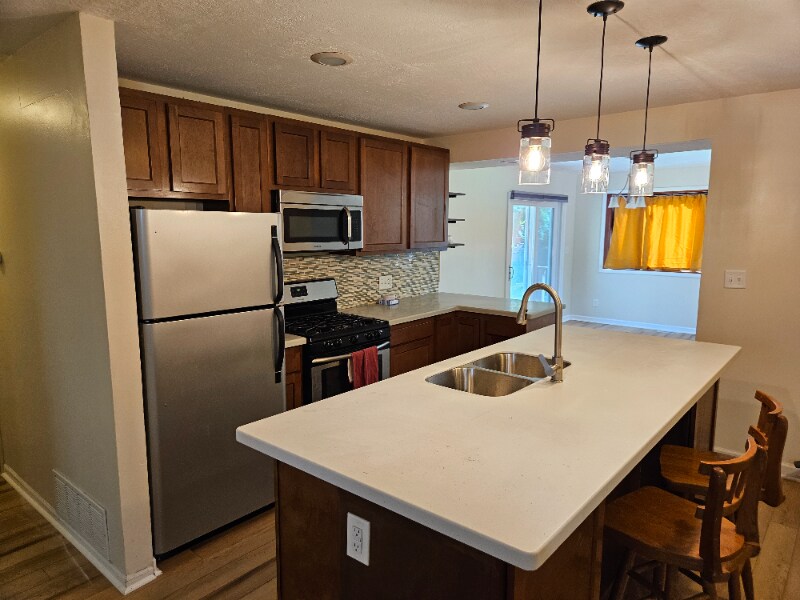Foto principal - 5635 Roche Dr
