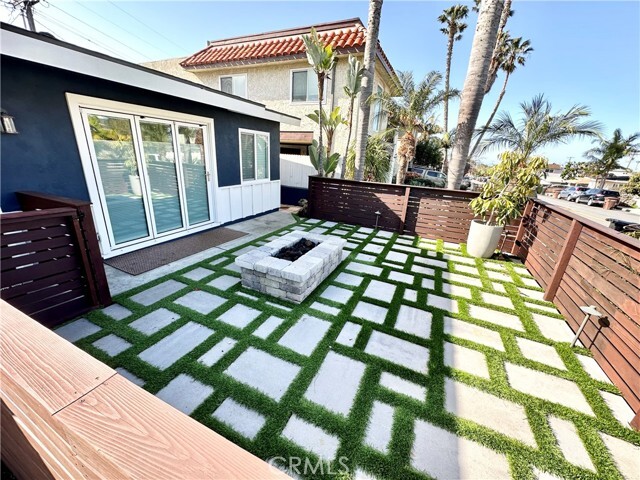 Building Photo - 109 W Escalones