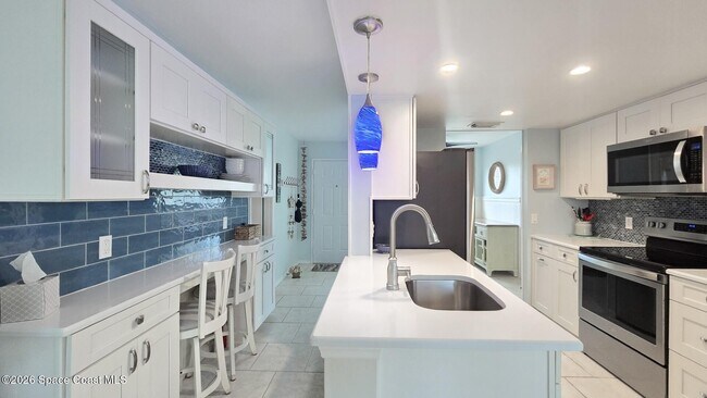 Building Photo - 608 Beach Park Ln