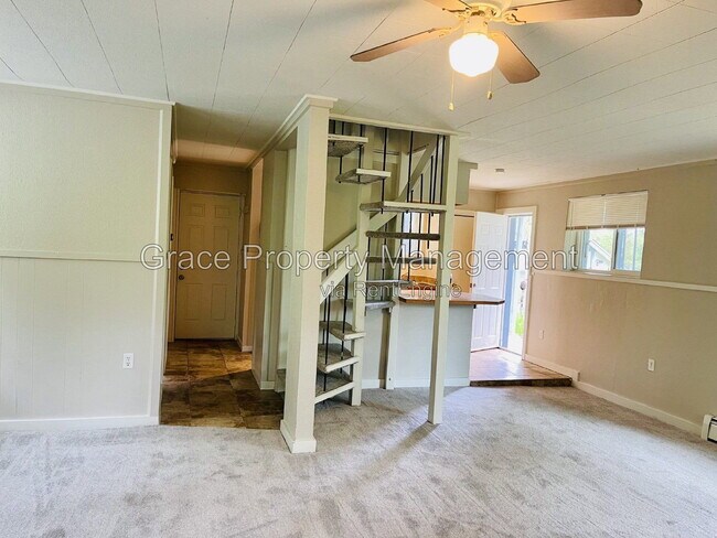 Foto del edificio - 3294 Smith Hill Rd