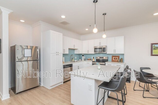 Foto del edificio - 111 Railroad Ave