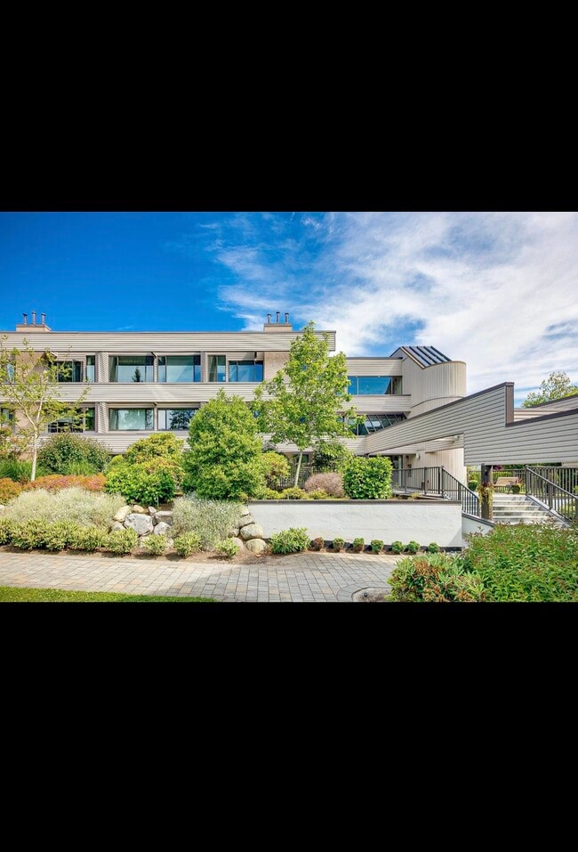 Building Photo - 15275 19 Av