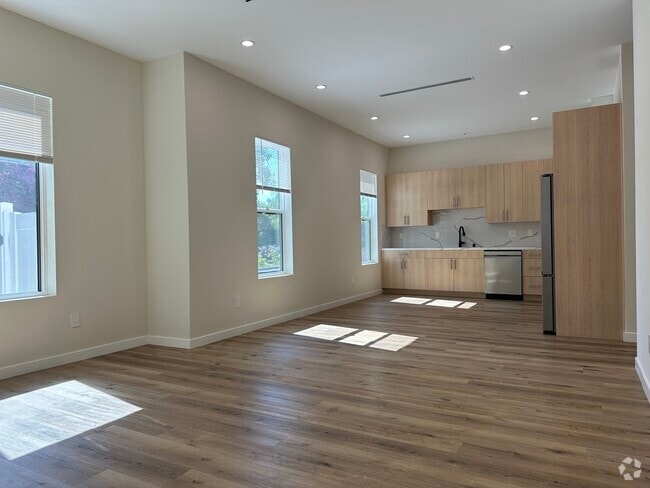 Building Photo - 6571 Ponce Ave