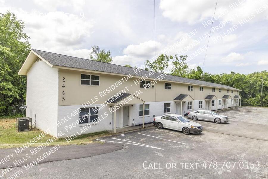 Foto principal - 2445 Lowe St