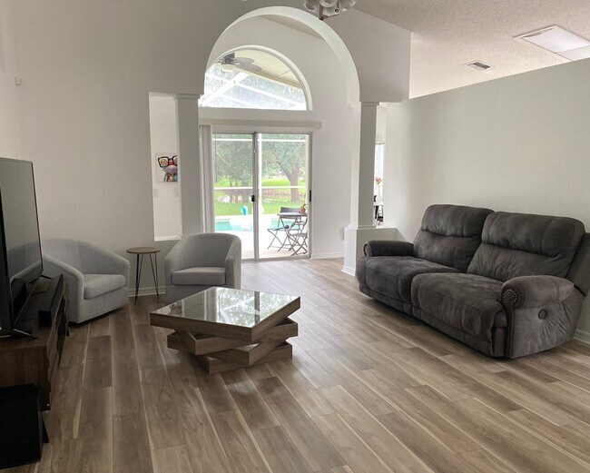 Foto del edificio - 2840 Runyon Cir