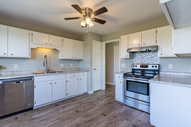 Building Photo - 2814 Windthrush Dr