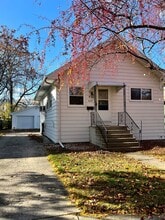 Building Photo - 609 Maple St