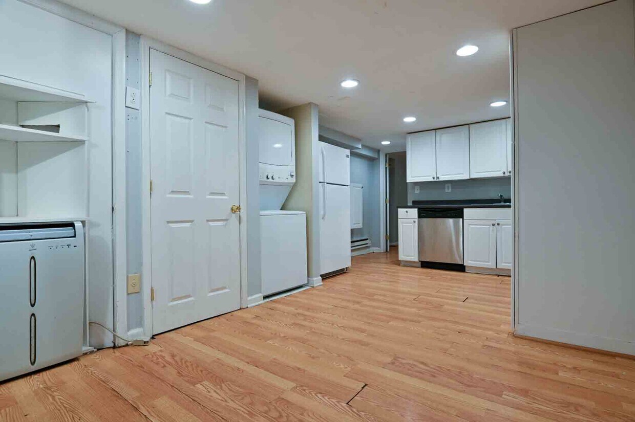 Foto principal - 1923 Calvert St NW