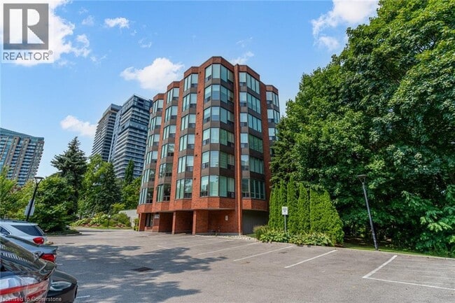 Building Photo - 2121 Lakeshore Rd.