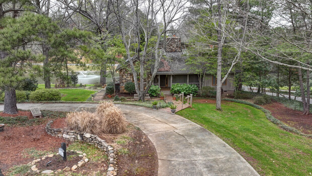 Primary Photo - 5915 Mamolake Rd