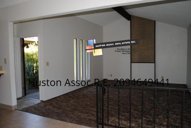 Foto del edificio - 9004 Valley Oak Drive, Stockton