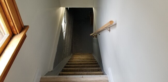 Building Photo - West Park Spring Move In Special - 3 Bedro...